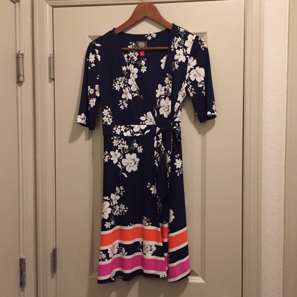 VINCE CAMUTO DRESS - Picture 2 of 4